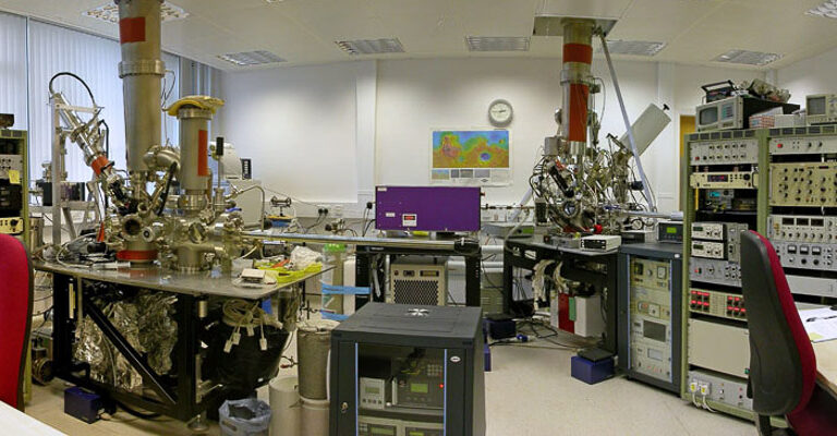 Machines and computers in a lab
