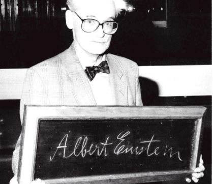 Douglas Broadbent and Einstein's signature